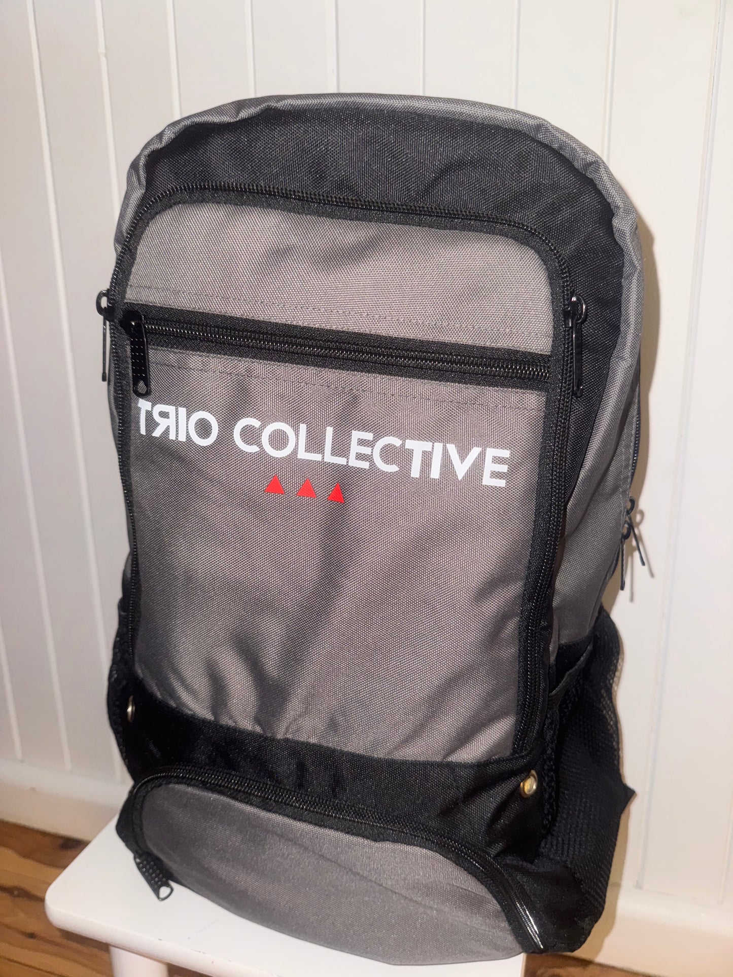 Grey sports bag (Trio collective)
