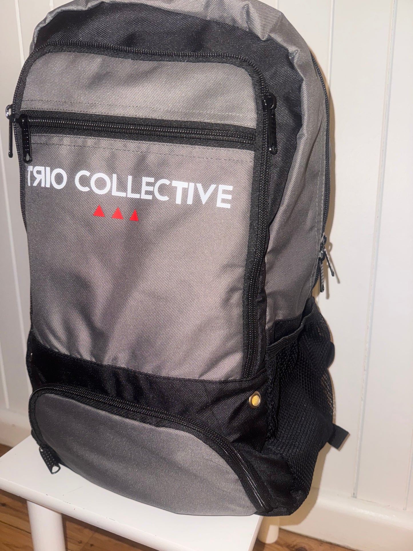 Grey sports bag (Trio collective)