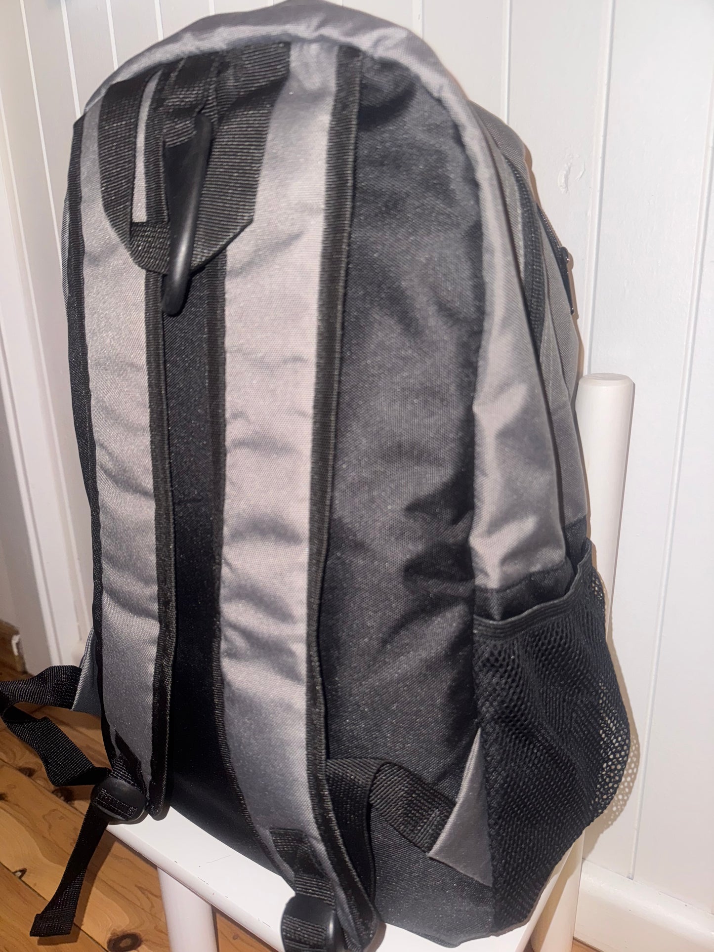 Grey sports bag (Trio collective)